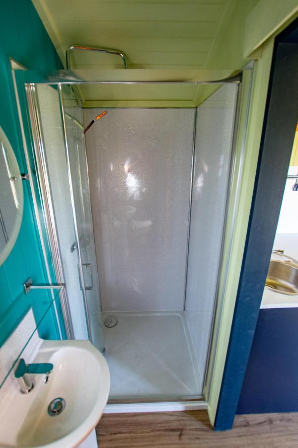 Kidwelly The Gambo Shepherd'S Hut מראה חיצוני תמונה