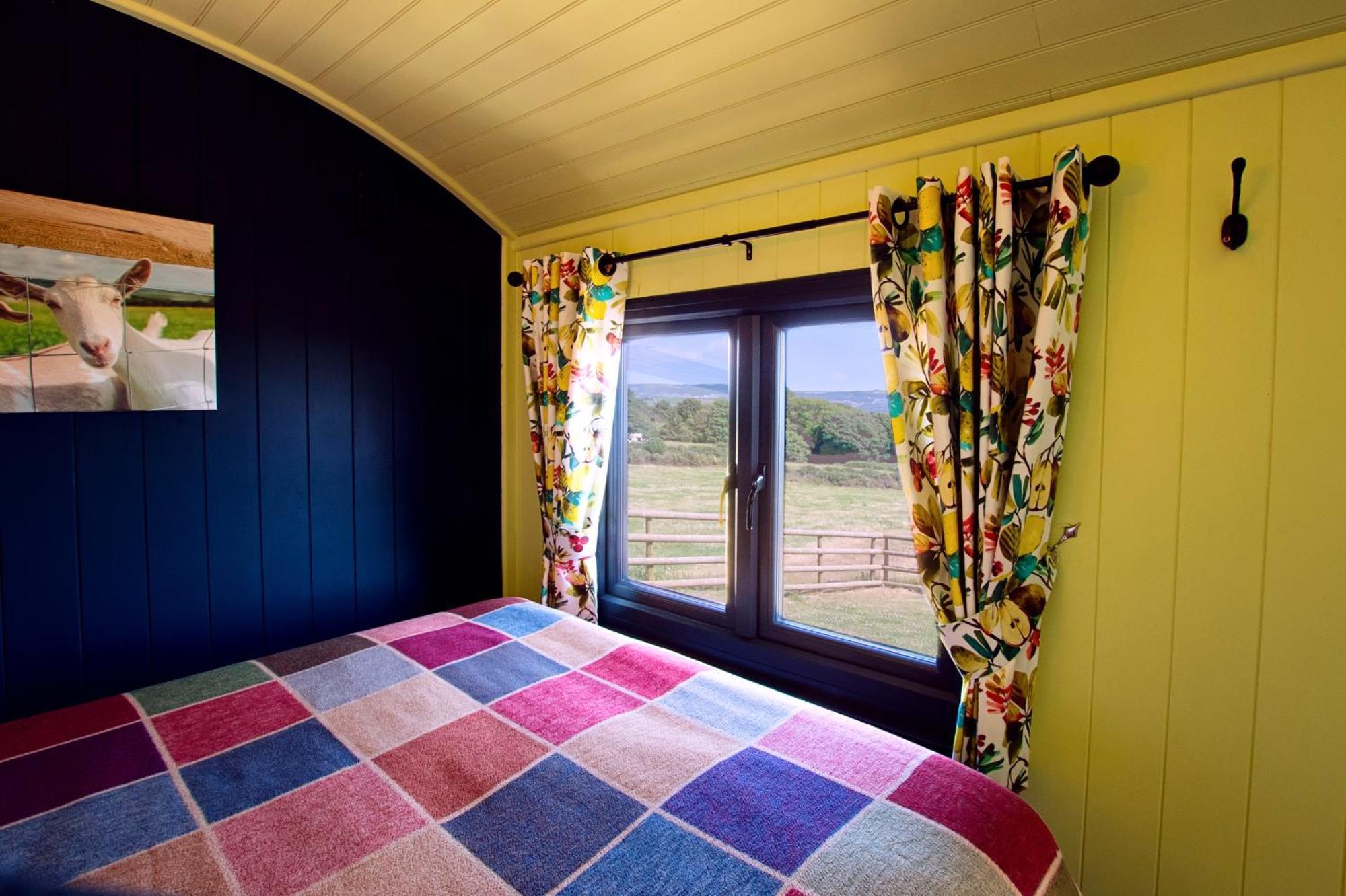 Kidwelly The Gambo Shepherd'S Hut מראה חיצוני תמונה