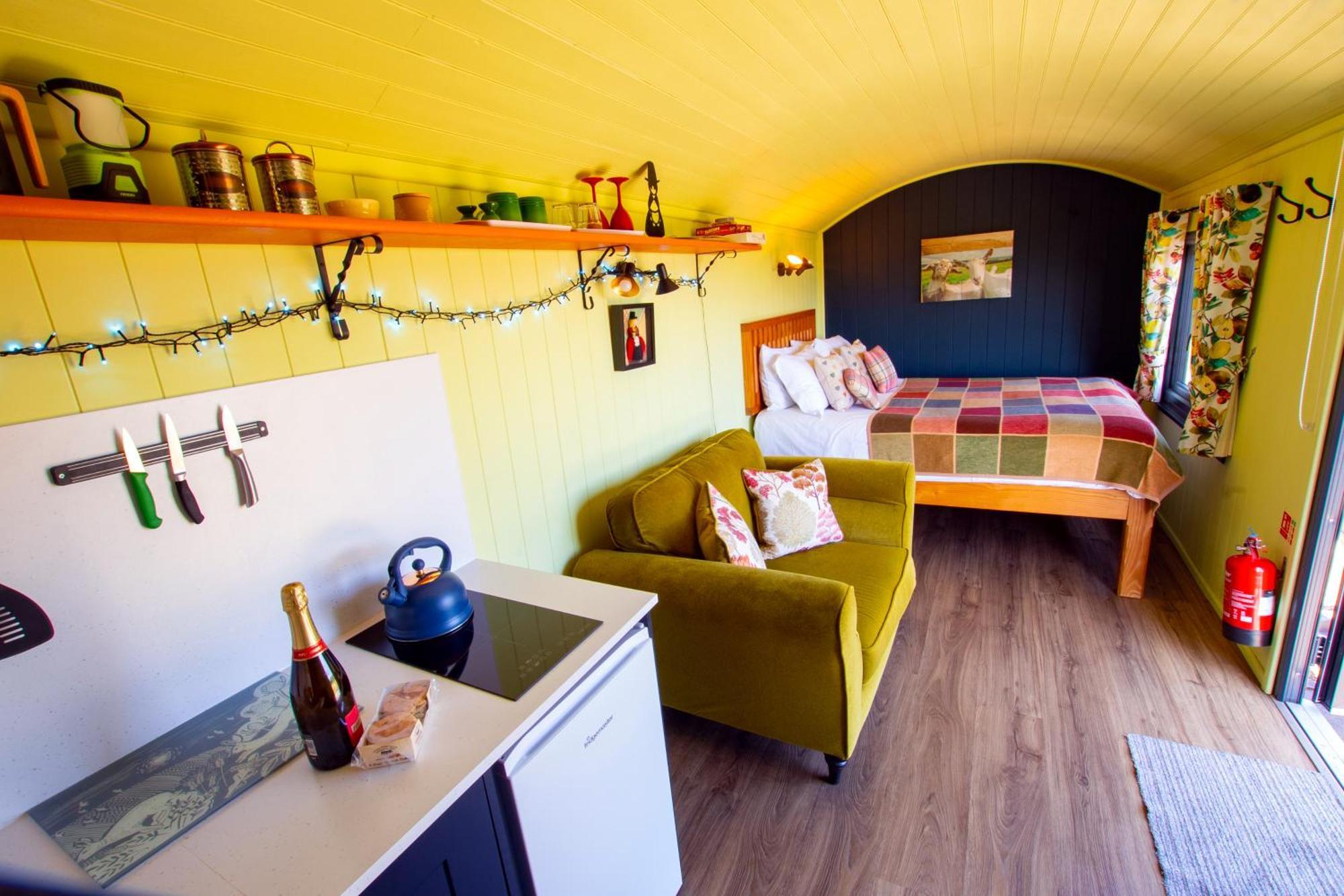 Kidwelly The Gambo Shepherd'S Hut מראה חיצוני תמונה